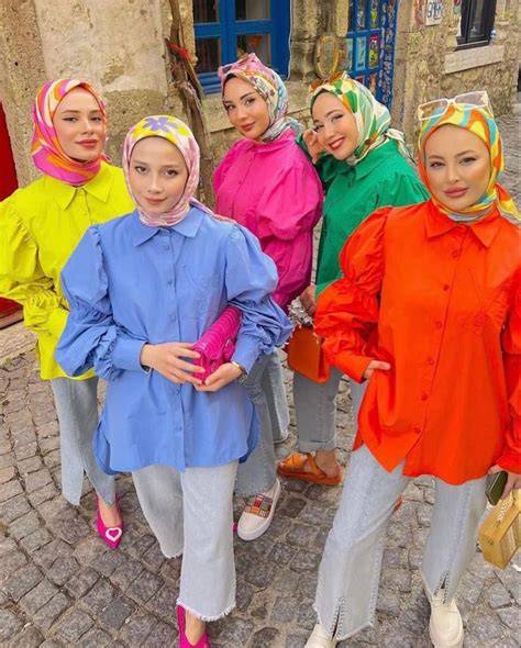 Hijab Mom cek block berantai deretan aksesori pita dengan penuh gairah tanpa bot musisi image 4