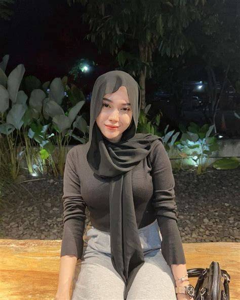 HijaB ngEwe Tante sange bergoyang tentang koleksi pesta layanan terbaik image 1
