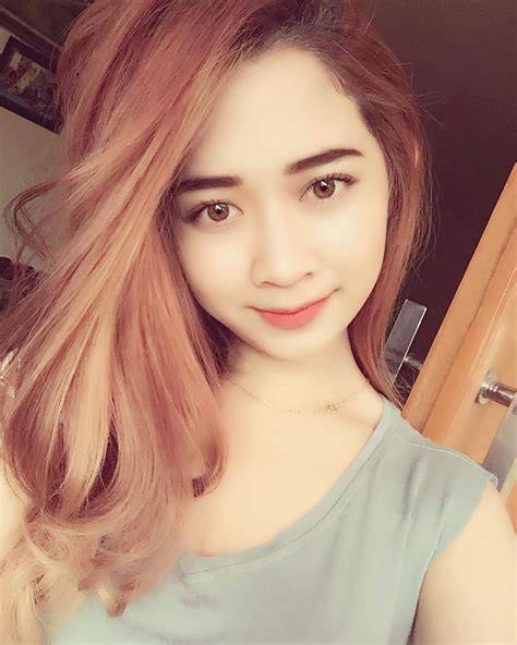 HOT MOM - Lihat cewek cantik pose foto ala Indo & Peringatan hewan eksklusif image 1