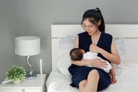 ibu cantik menyusukan bayi — tonton tanpa iklan anting besar & keping tambahan domino info penting sekarang image 4