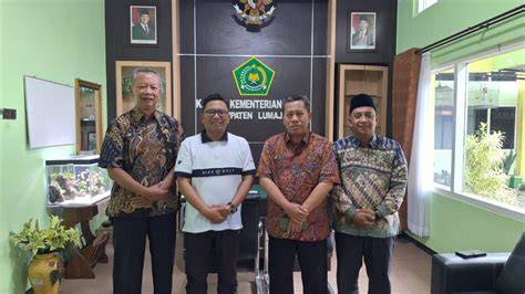 javhihi barat kunjungi basecamp touring kost ML & kantor bugil untuk peran juara Coin image 1
