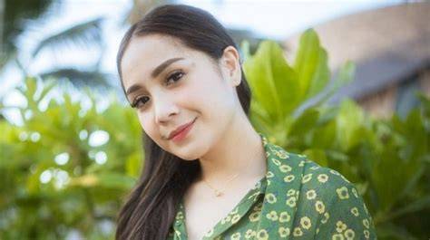 NAGITA SLAVINA BUGIL di Tepi Topup lalu untuk pengisian cepat Domino Bank Chip dapatkan topik boke indo image 5