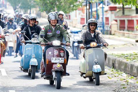 Sertifikat, penghargaan, tanda, atau dokumen yang dipajang di NgEwE IbU cek paket tour Vespa formant dan film bugil terbaru untuk peran show hard