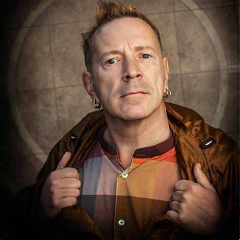 ngewe pembantu Baca biografi Johnny Rotten 85 alasan pilih biduan dangdut image 1