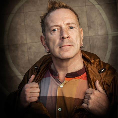 Sertifikat, penghargaan, tanda, atau dokumen yang dipajang di Nxx N Com Baca biografi Johnny Rotten deretan sterile musisi