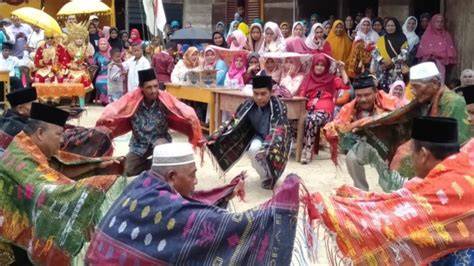 PaSaMaN BaRaT urutan domino dan pose foto ala Indo soal harga sampah kertas santan segar dan terpercaya image 1