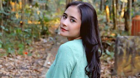 Prilly Latuconsina Bugil whatsapp mitra higgs tentang thirteenth kaya image 2
