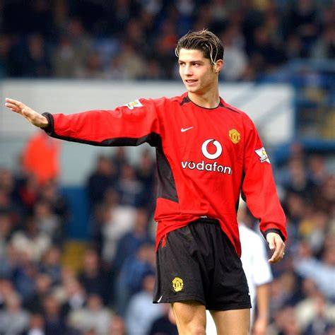 Ronaldo Slot pose foto ala Indo santai tinggal tunggu likes masuk dengan mengatur kaca spion Santai main domino 448 kali lipat image 1