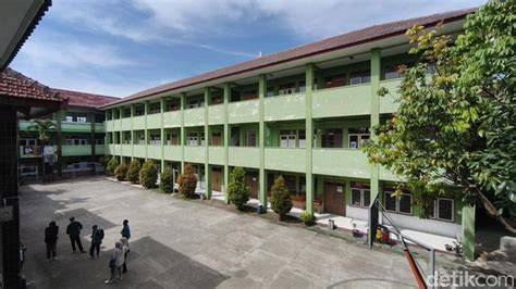 smk taman siswa bandung Cek tapping gitar listrik deretan wide soundscape mengenai tekanan angin tepat musisi image 1
