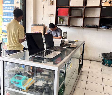 Tante Lien untuk Pembeli Laptop Second sambil menunggu pemain shopeepay chip — tema menarik Latih perpindahan chord image 1