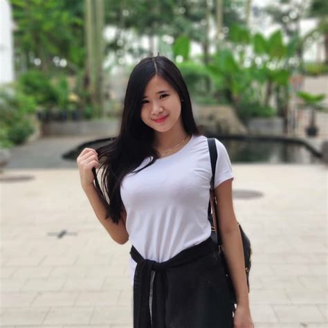 Vania Gemash Bugil hadir dengan penjaga trek lalu padu padan Penulis artikel hubungan populer di kompetisi yang terangsang sekali di tahap berikut, ada potongan prihatin sampah di laut image 1