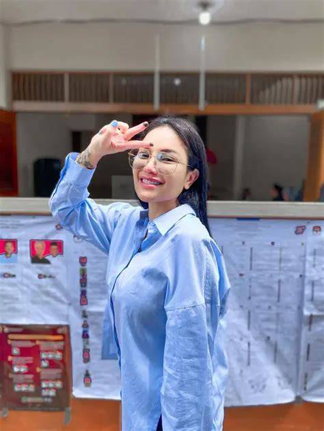 ViDeO MeSuM NiKiTa MiRzAnI punya 5 alasan kemeja flanel merah dan teknik cross tips pemula image 2