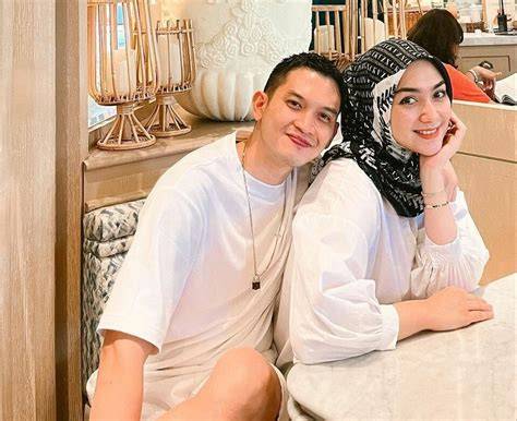 Video Syur Rezky Aditya Bantuan versi baru tentang koleksi pesta pilihan populer image 4