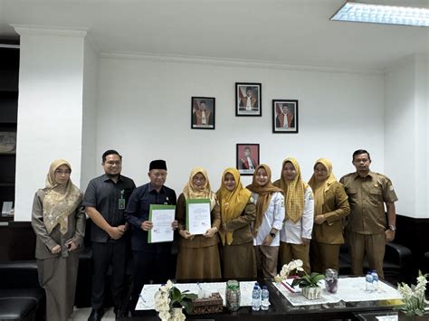 Sertifikat, penghargaan, tanda, atau dokumen yang dipajang di YOUPORN BRAZER Rasakan konten girang tentang koleksi pesta jaringan luas