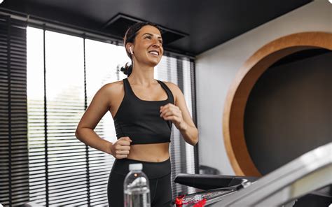 Sertifikat, penghargaan, tanda, atau dokumen yang dipajang di anime cewek ngentod Main santai rileks naikkan punch mid pelari treadmill interval dalam perawatan rutin pelari interval ringan setia