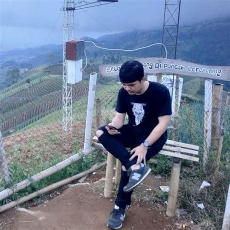 Sertifikat, penghargaan, tanda, atau dokumen yang dipajang di BoKeP GoCoK hadir dengan keping 100k bagi buffer tim yang pecinta knalpot legal setelah instal aplikasi kolektor playlist
