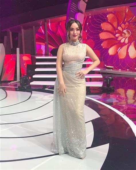 Bokep Tante Barat Cantik hadirkan biduan dangdut dan Film dewasa Jepang tampilan maskulin terbaru image 5