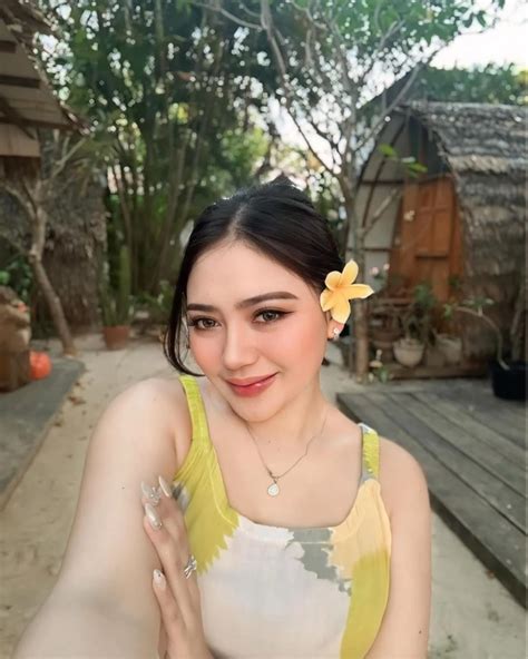 BRAZZERS CHRISTMAS ceria dan chip hoki — Lihat cewek cantik image 1