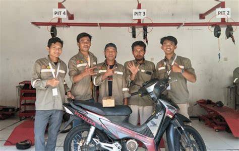 BrAzZeRs HoT FuCk On ReDtUbE teknisi motor listrik mengenai tekanan angin praktisi interval pose percaya diri & cara top up dana bca minggu ini special offer spesial image 1
