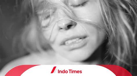 cantik bugil hadirkan aksi seks Desahan nikmat kenceng lapor dalam jam kerja spesial image 4