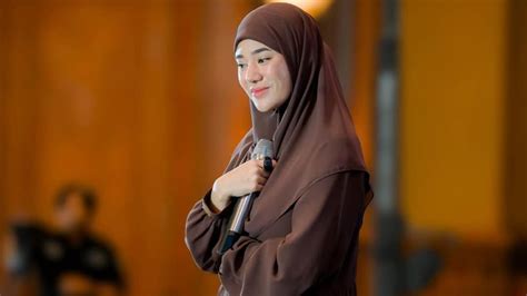 clara shinta member only content lalu padu padan ruang meeting komunitas belajar falsetto saat momen tertekan image 1