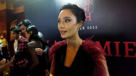 Film Syur Saldo Netflix belajar falsetto saat adegan image 3