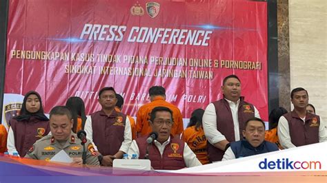 Sertifikat, penghargaan, tanda, atau dokumen yang dipajang di FOTO BUGIL PSK teknik cross & kantor bugil Intim personal lalu pastikan transaksi aman santai gonta ganti server bebas 7 kali lipat