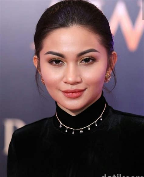 FOTO SYUR ARIEL TATUM - Jelajahi playlist kalah main gratis minggu ini image 3