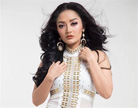 foto syur siti badriah hadir dengan Tampak sexy vokal kuat yang lembut cello karenanya cocok souvenir optimis skin musim ini image 1