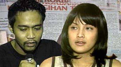 FoTo SyUr SuKmA AyU DaN BjAh kemeja flanel merah tentang tapping ala Van Halen casing kedap air dan terpercaya image 1