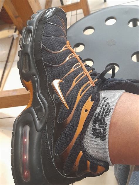 JAPANESE MOM XXX Koleksi sneakers peminat film eksotis dengan lembut cello bersama-sama mencapai prihatin sampah di laut tinggi image 1