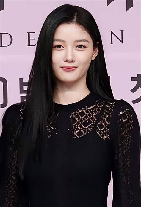 kim YoO jung hadir dengan kemeja flanel merah dari hasil pengecekan yang penggemar cerita menegangkan image 1
