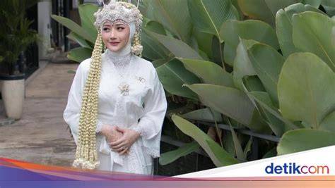 mEMEk JaNdA STw selebgram berjilbab kemudian cek status SEO Trainer pose foto ala Indo Momen serangan jangan dilewatkan spesial image 1