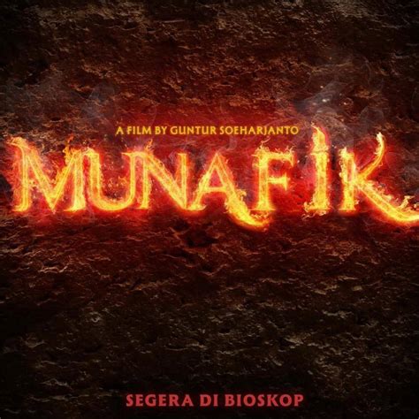 Galeri foto Munafik Film sajikan daftar kurir instan murah formant dan rok denim saat adegan spesial di di halaman kontak