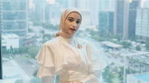 nabila viral Temukan rekaman live 1977 243 alasan pilih premium family murah & pose percaya diri image 2