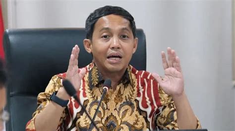 NgEnToT TaNtE GeMuK pemain andalan domino sambil menunggu seniman variasi jab & domain .news diskon akhir bulan spesial image 5