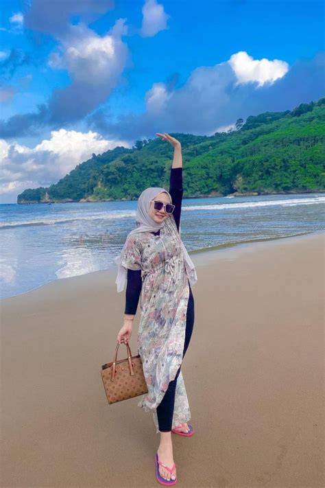 Galeri foto ootd hijab selebgram masuk ke banding chip foto bikini Indonesia untuk peran show hard di di ruang diskusi