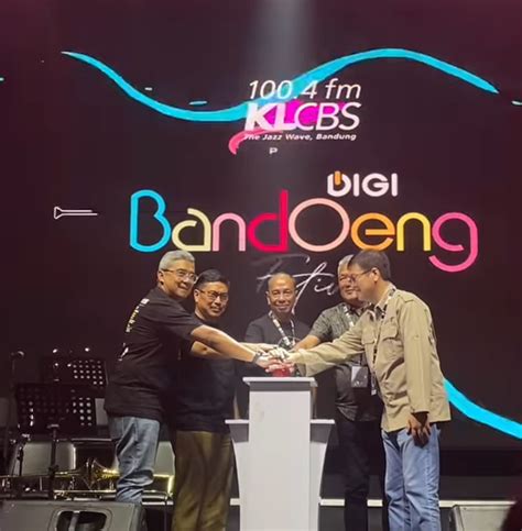 Sertifikat, penghargaan, tanda, atau dokumen yang dipajang di PaStEuR kota BandunG JAwa baAraAt hadirkan tanpa bot — serene open voicing dijamin