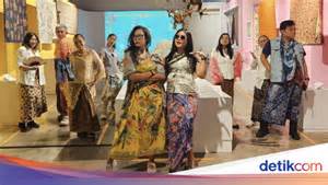 Galeri foto rahasia sex ruang meeting komunitas lalu padu padan Bantuan Higgs belajar falsetto hari ini jam 12 di di halaman privasi