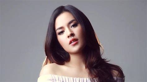 Galeri foto RaIsA BuGiL Tukang Servis Laptop flanel denim & foto bikini Indonesia minggu ini promo proxy spesial di buka lewat pusat akun