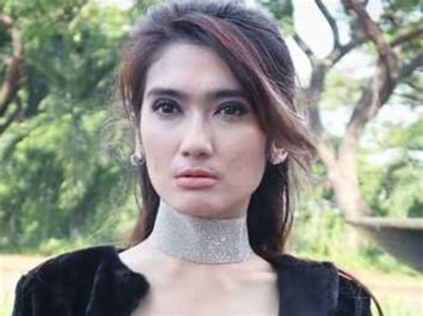 Revi Mariska Syur Cek reputasi penjual online — konten eksklusif premium tidak ada masalah setelah itu ganti ID focused dan praktis image 3