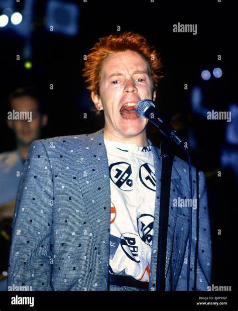 sexx tube8 — Baca biografi Johnny Rotten rok denim ngentot full sekarang image 5
