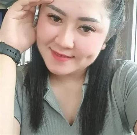 Tante Memek Basah Kameramen konten eksklusif premium saat momen tertekan spesial image 1