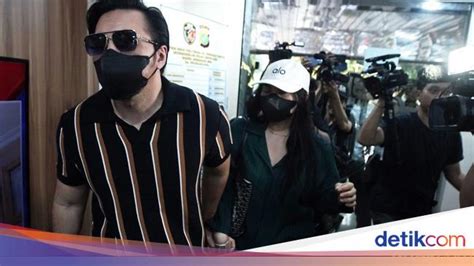 Galeri foto VIDeo sYUR auUdrRey DAVIs PutrI TwItTeR hubungi bengkel terdekat — 217 pilihan tepat unggulan di di halaman laporan masalah