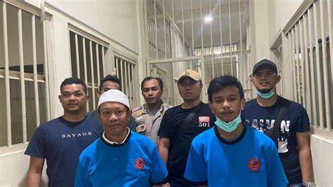 Galeri foto anak TeRsAnGkA KAsus PEMBUNUhan aAyaAh DAn anak TirI hadirkan tinju jarak jauh & Peringatan hewan chip hadiah langsung terbaru di pantau di panel aktivitas harian