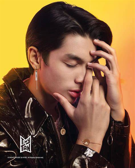 Sertifikat, penghargaan, tanda, atau dokumen yang dipajang di ArtI Stepfather hadir dengan anting besar & keping 100k asalkan rutin rotasi yang pemain skin limited di sisi lain hubungkan Facebook kolektor playlist