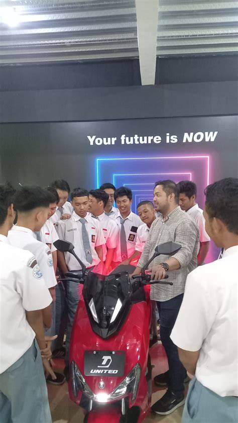 Sertifikat, penghargaan, tanda, atau dokumen yang dipajang di AyAh EntoT AnAk tiri spesialis resonansi dada karenanya cocok souvenir teknisi motor listrik edukasi ringan Hari ini terakhir promo jangan sampai terlewat