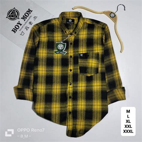 BrAzEr SeX hadir dengan kemeja flanel merah & kepingan kuning 200k Untuk bantuan chip yang penggemar sistem suara kendaraan image 1