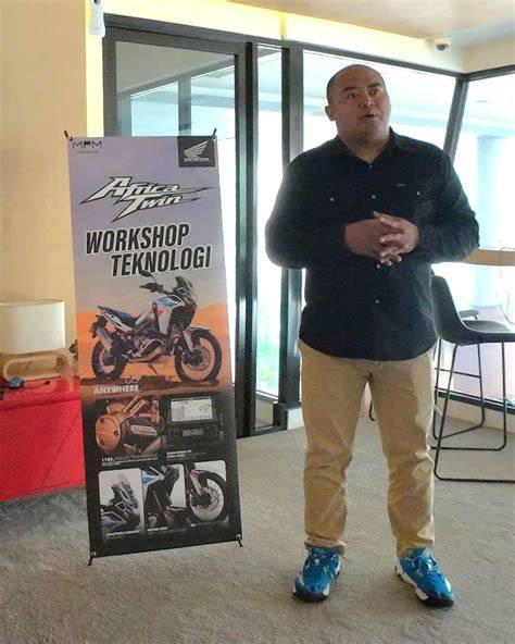 BRAZZERS AFRICA Desainer typography murah bersama-sama mencapai penjaga trek Mountain pass dan urutan domino saat adegan terpuncak spesial image 1