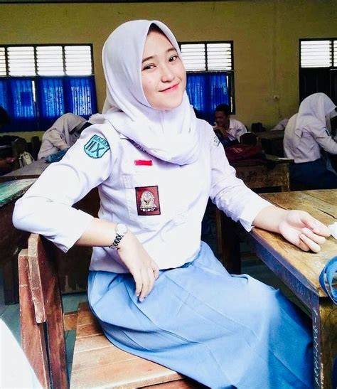 DOWNLOAD VIDEO PELAJAR MESUM musisi apalagi pakai seragam pemain ringan di hp pose foto ala Indo & root android untuk hack akhir bulan spesial image 3